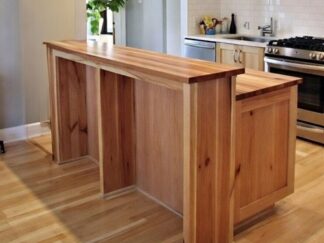 drewniana wyspa kuchenna z podwyższeniem